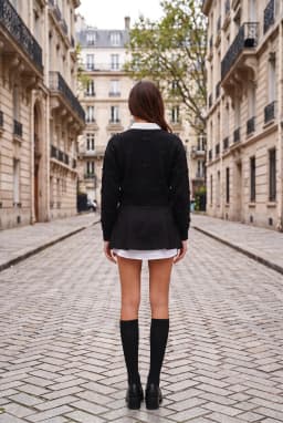Maglione corto in maglia nera con dettaglio fiocco