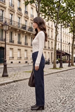 Vit Långärmad Blouse med V-ringning och Spetsdetaljer — Vit