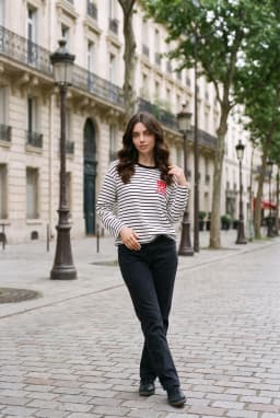 Sweatshirt Riscas Com Estampado Gráfico Manga Longa — Preto