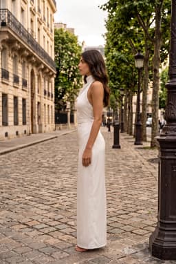 Robe Longue en Satin Blanche à Col Bénitier Sans Manches — Blanc