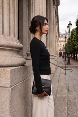 Maglia Nera da Donna a Girocollo con Bottoni — Nero