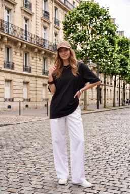 Camiseta Oversize Negra de Algodón Ajuste Relajado para Mujer