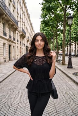Blusa Feminina Preta Vazada Transparente com Amarração na Cintura e Acabamento Metalizado — Preto