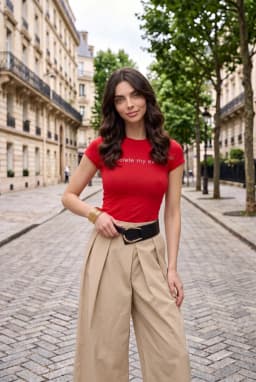 Camiseta Crop con Gráfico para Mujer - Baby Tee Roja con Frase