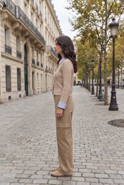 女士衬衫领麻花针织开衫 - 米色纽扣细节 — 米色