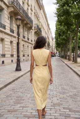 Gelbes Leinen-Maxikleid mit Cutout und Schlitz — Gelb