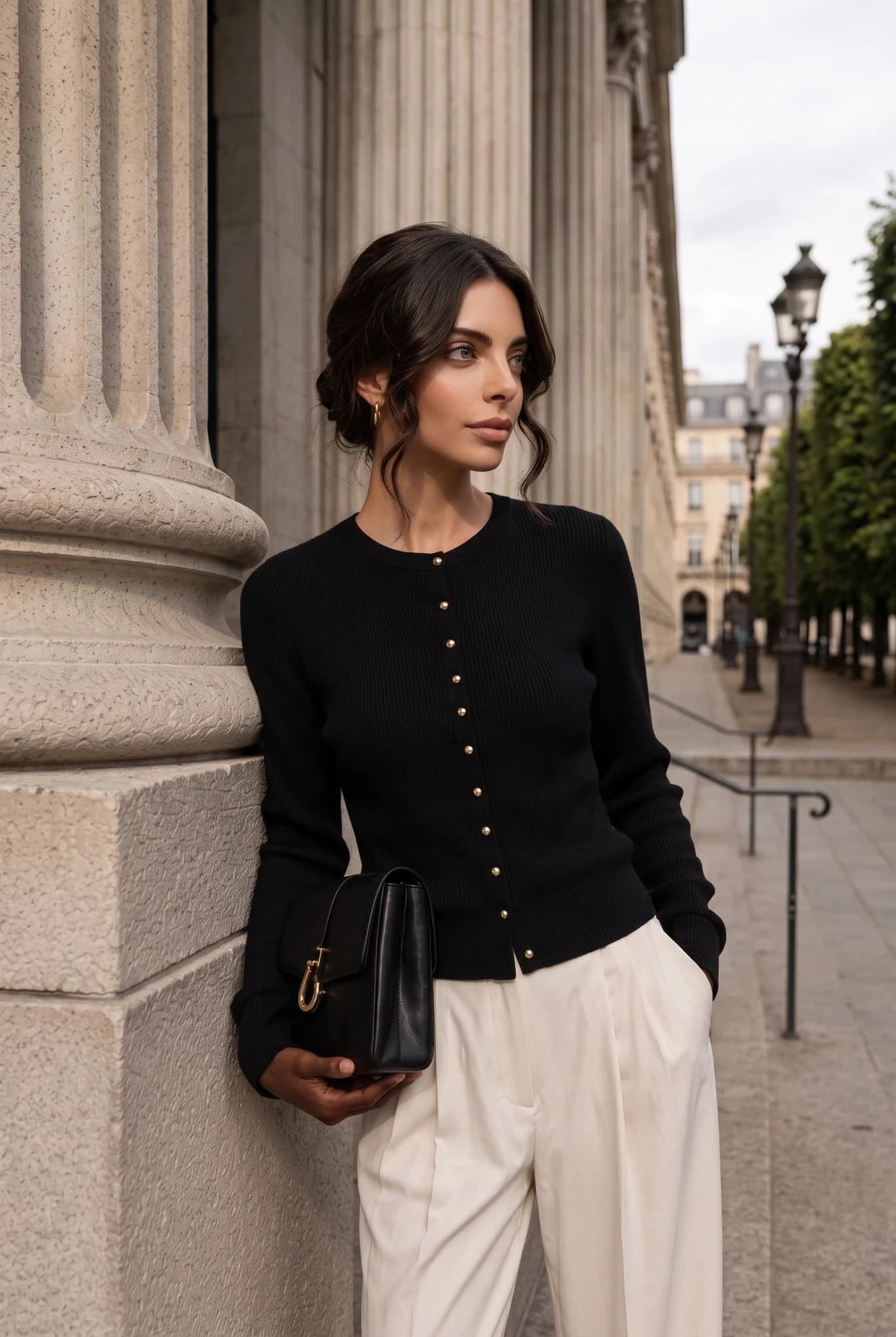 Damen Schwarze Strickbluse mit Rundhals und Knöpfen
